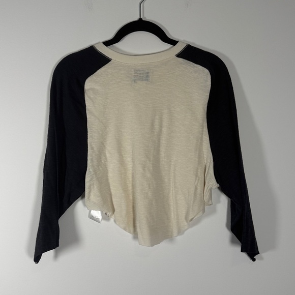 NWT BDG Cream and Black Long Sleeve Cropped Tee - Picture 6 of 8